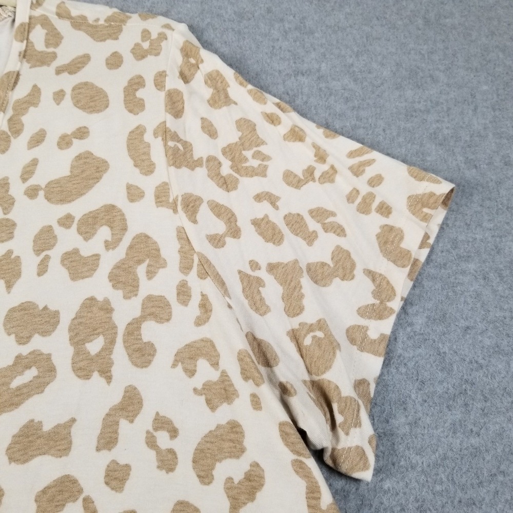 Old Navy Luxe T Shirt Women's XL V Neck Leopard Print Short Sleeve Tan White Tee - Picture 3 of 8